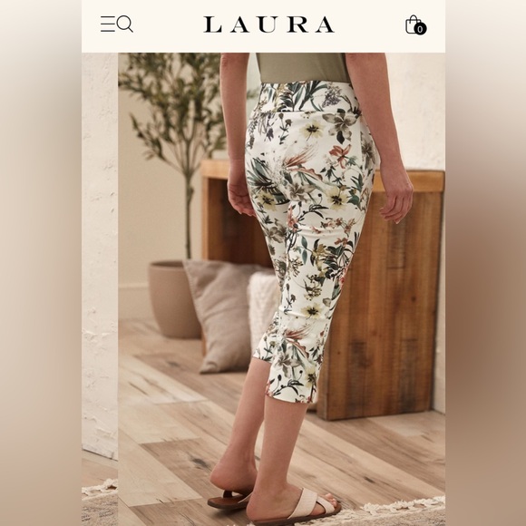 Laura/ pettiness/ Tropical Print Pull-On Capris Host Pick ⭐️ - Picture 2 of 8